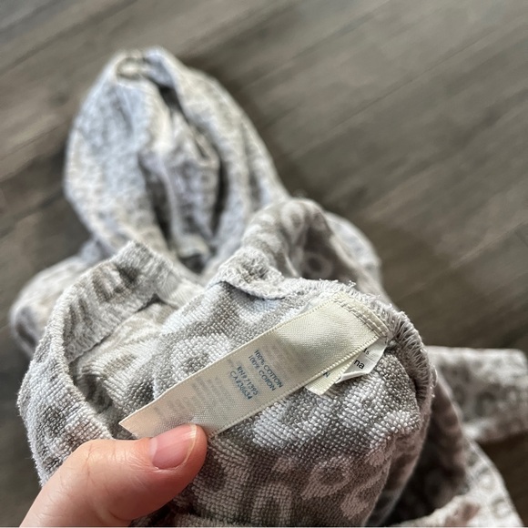 Pottery Barn Kids Cheetah Print Grey Pullover Hooded Towel Coverup Size Medium - Picture 4 of 7